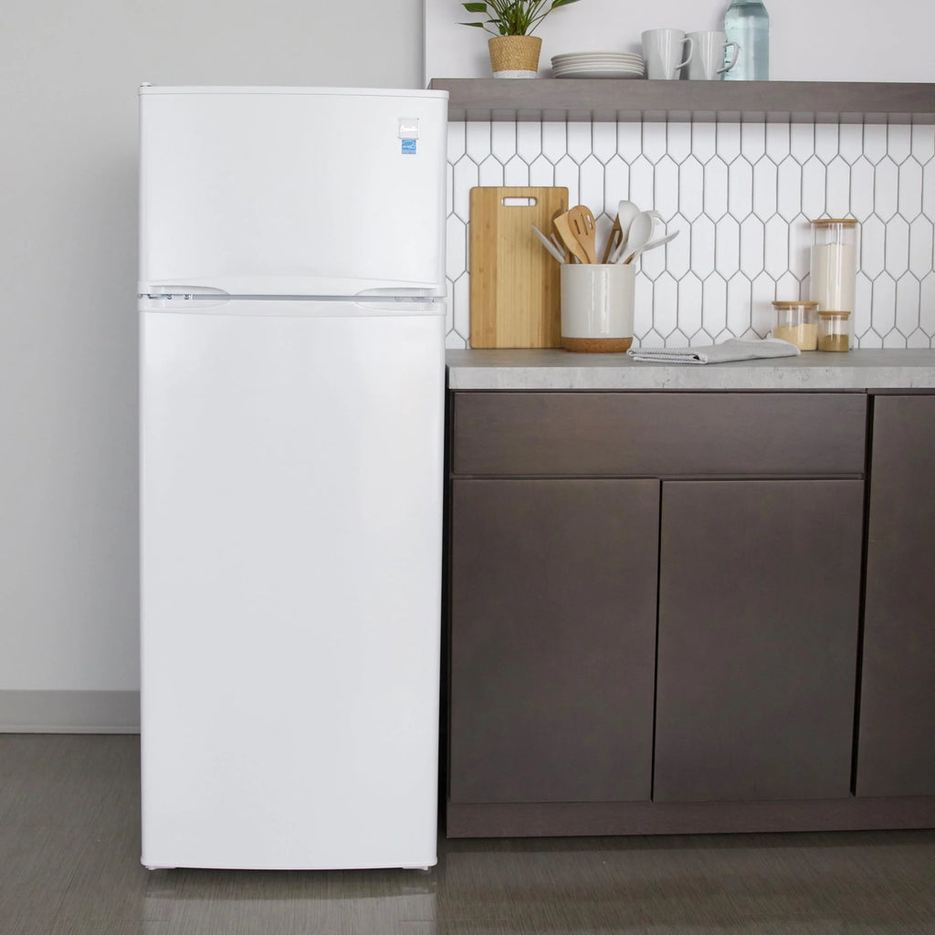 White Top Freezer Refrigerator L8770