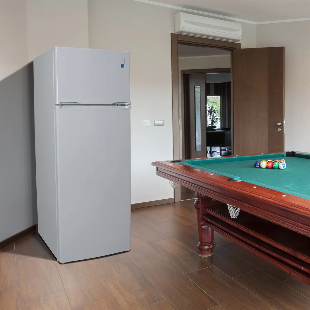 White Top Freezer Refrigerator L8770