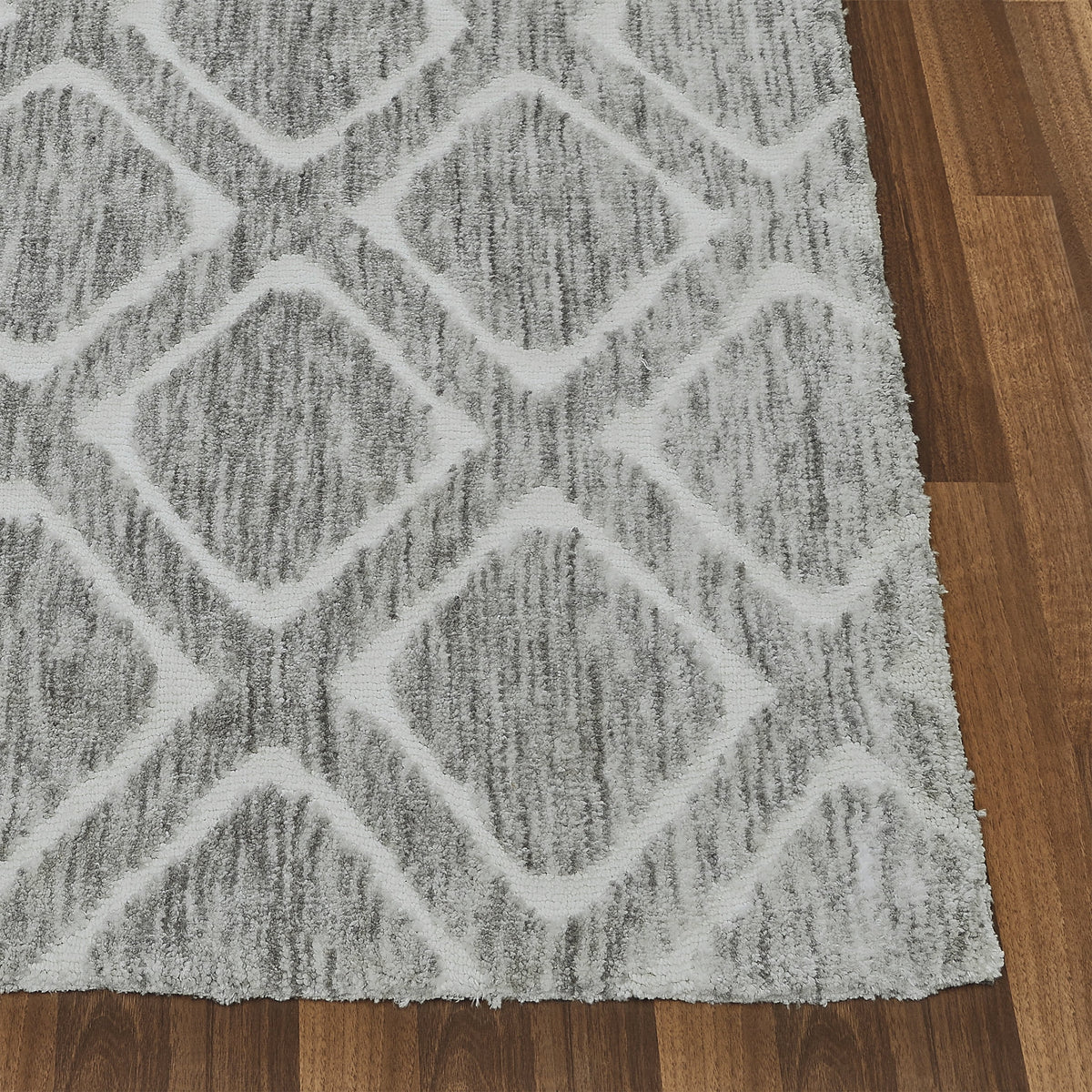 Gray Tufted Diamond Indoor Area Rug 7' 6" x 9' 8" E917